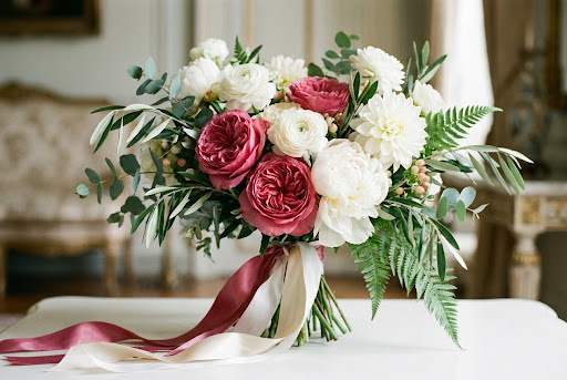 Elegante centro de mesa floral